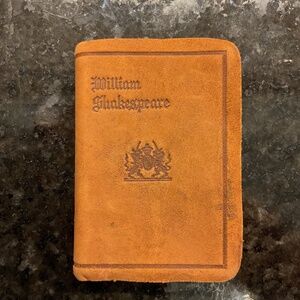 HAMLET (MINIATURE LEATHER BOOK)